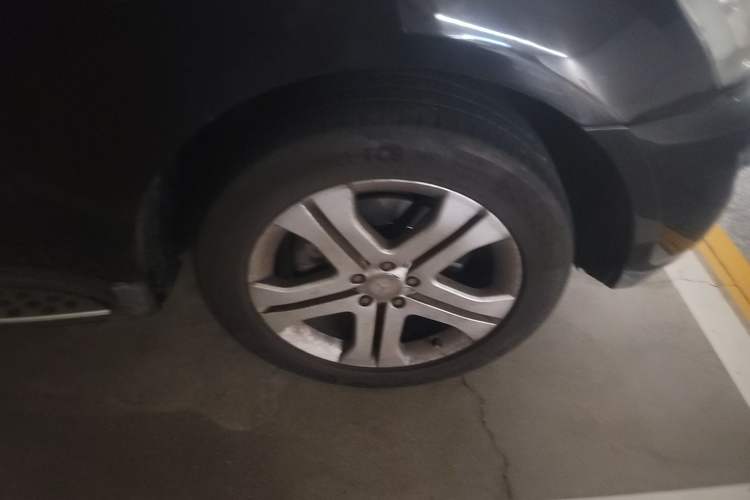 Used Mercedes-Benz M-Class 2010 ML 350 4MATIC Luxury Model Right Front Wheel Hub