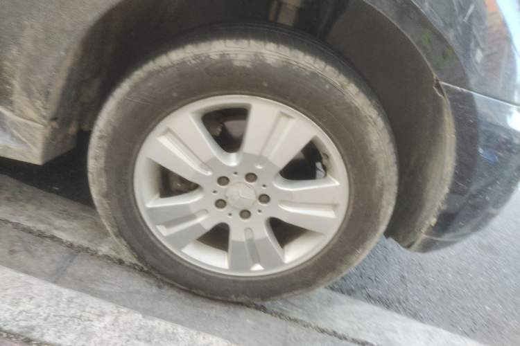 Used Mercedes-Benz M-Class 2010 ML 300 4MATIC Right Front Wheel Hub