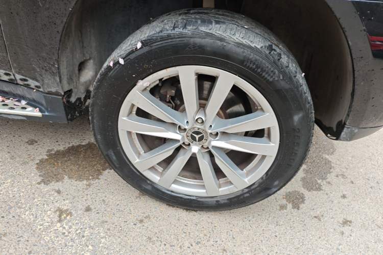 Used Mercedes-Benz M-Class 2010 ML 350 4MATIC Luxury Special Edition Right Front Wheel Hub