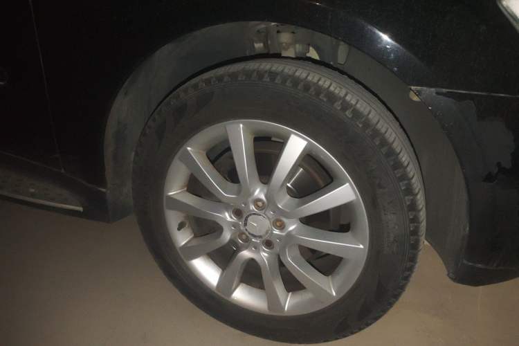 Used Mercedes-Benz M-Class 2010 ML 350 4MATIC Luxury Model Right Front Wheel Hub