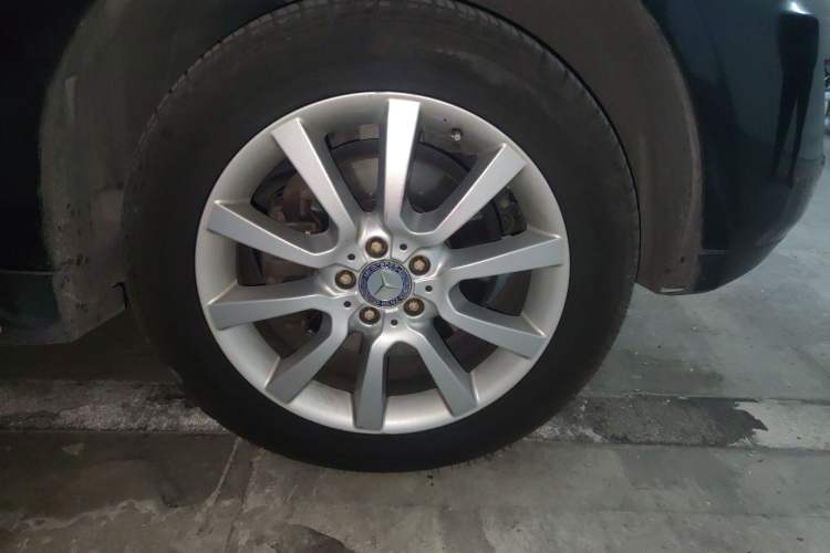 Used Mercedes-Benz M-Class 2010 ML 350 4MATIC Luxury Special Edition Right Front Wheel Hub