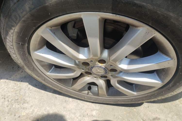 Used Mercedes-Benz M-Class 2010 ML 350 4MATIC Luxury Model Right Front Wheel Hub