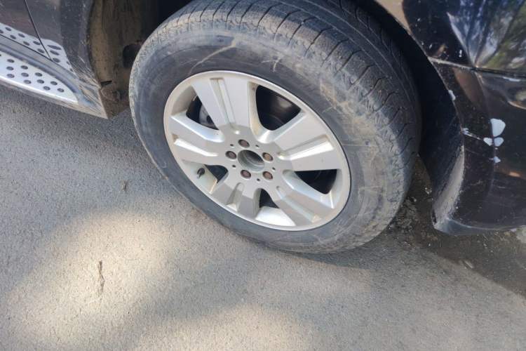 Used Mercedes-Benz M-Class 2010 ML 300 4MATIC Right Front Wheel Hub