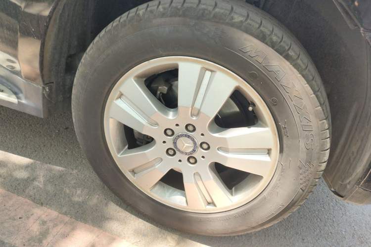 Used Mercedes-Benz M-Class 2010 ML 300 4MATIC Right Front Wheel Hub