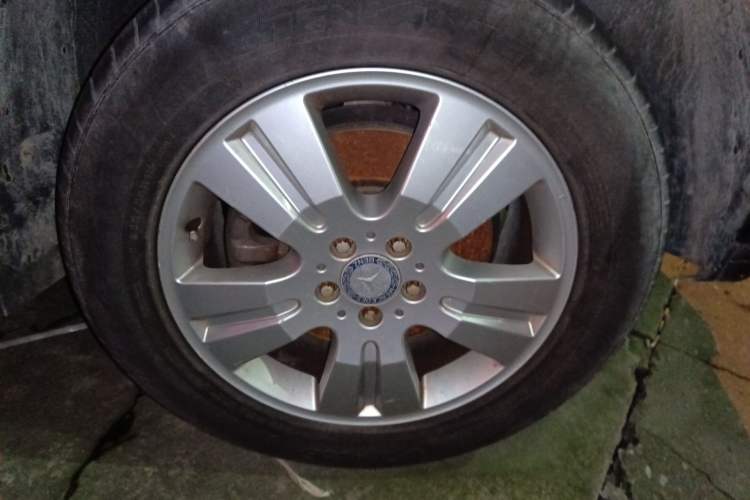 Used Mercedes-Benz M-Class 2010 ML 300 4MATIC Right Front Wheel Hub