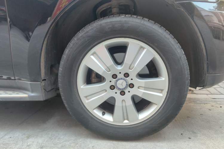 Used Mercedes-Benz M-Class 2010 ML 300 4MATIC Right Front Wheel Hub