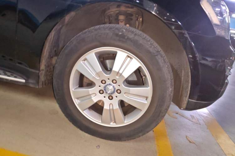 Used Mercedes-Benz M-Class 2010 ML 300 4MATIC Right Front Wheel Hub