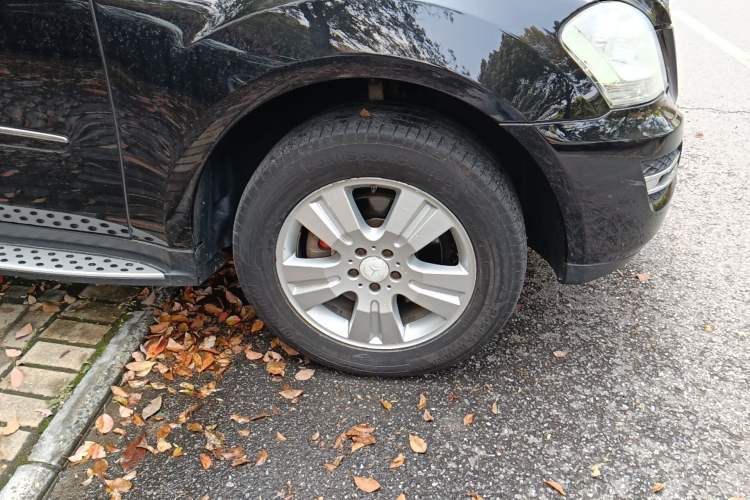 Used Mercedes-Benz M-Class 2010 ML 300 4MATIC Right Front Wheel Hub