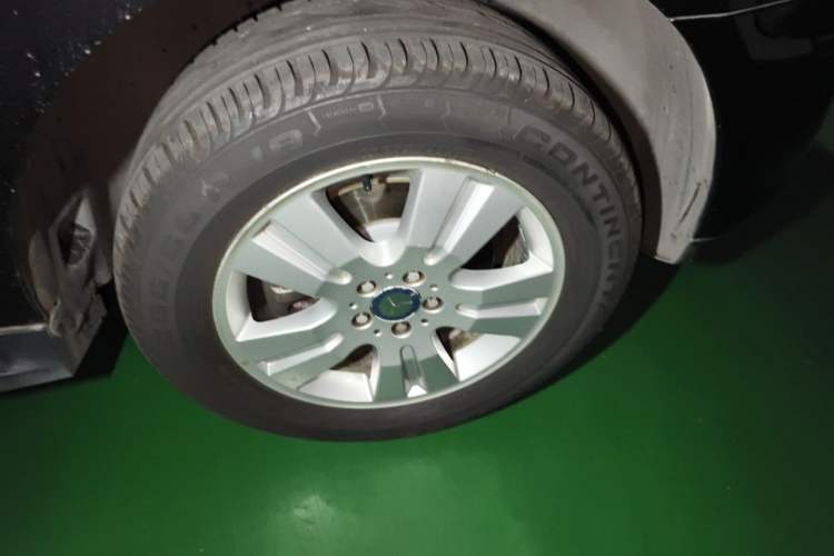 Used Mercedes-Benz M-Class 2010 ML 300 4MATIC Right Front Wheel Hub