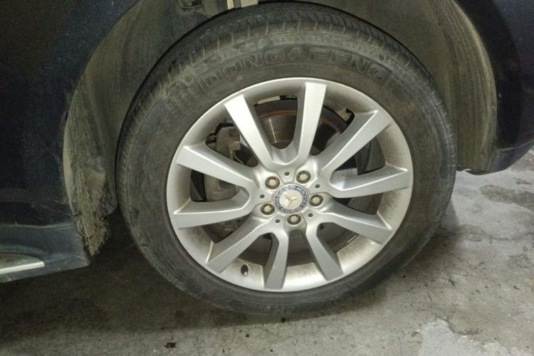 Used Mercedes-Benz M-Class 2010 ML 350 4MATIC Luxury Model Right Front Wheel Hub