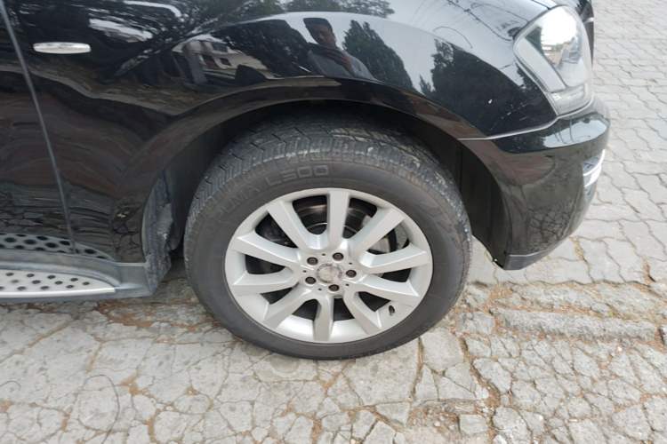 Used Mercedes-Benz M-Class 2010 ML 350 4MATIC Luxury Model Right Front Wheel Hub