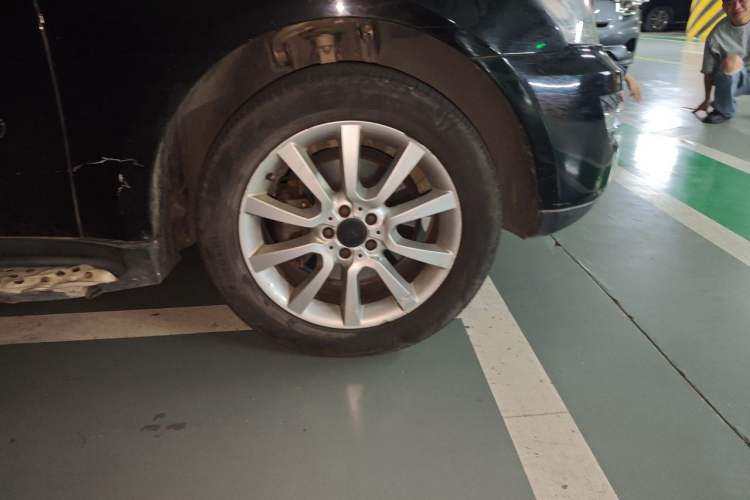 Used Mercedes-Benz M-Class 2010 ML 350 4MATIC Luxury Model Right Front Wheel Hub