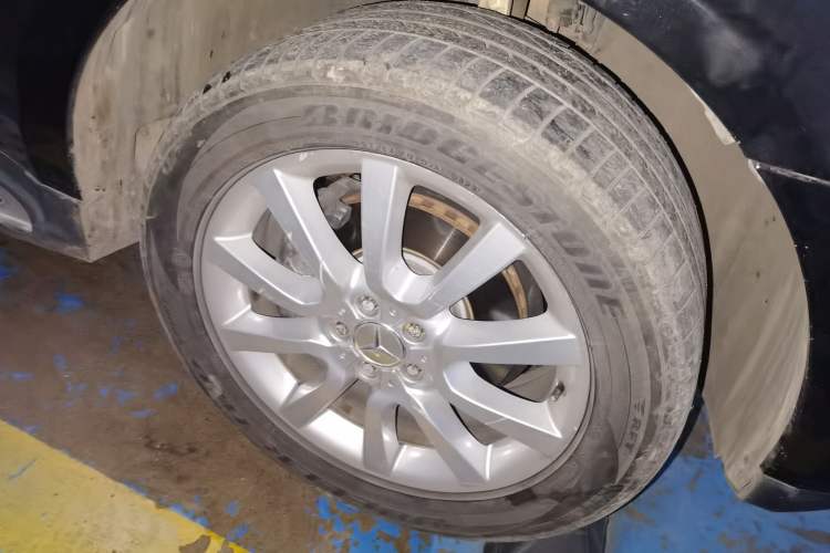 Used Mercedes-Benz M-Class 2010 ML 350 4MATIC Luxury Special Edition Right Front Wheel Hub