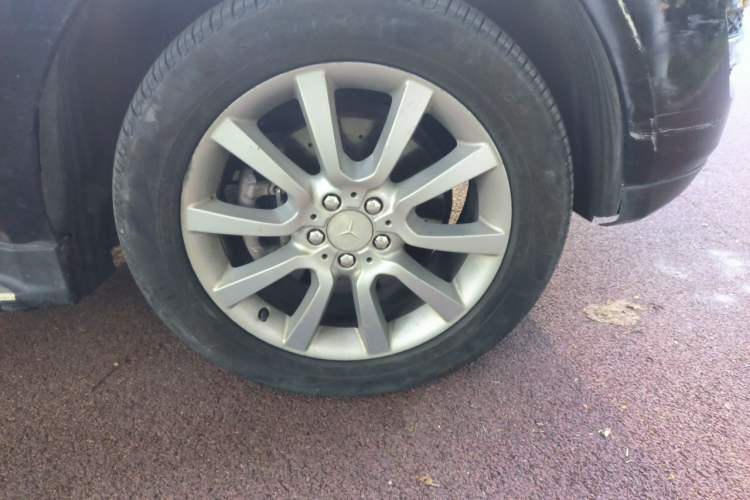 Used Mercedes-Benz M-Class 2010 ML 350 4MATIC Luxury Model Right Front Wheel Hub