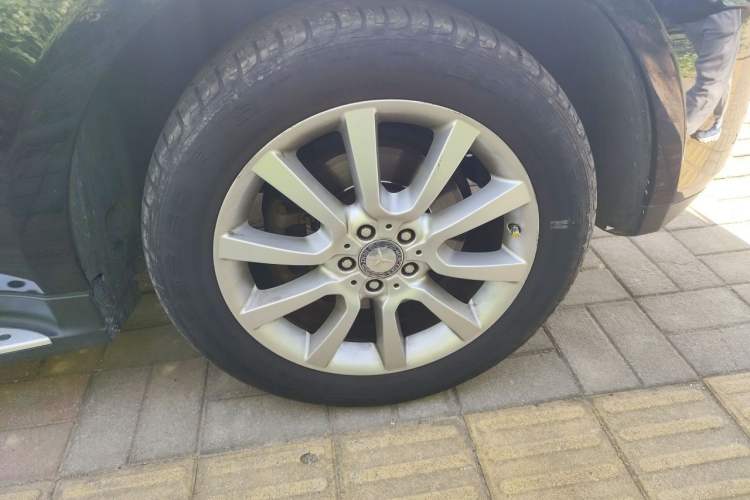 Used Mercedes-Benz M-Class 2010 ML 350 4MATIC Luxury Special Edition Right Front Wheel Hub