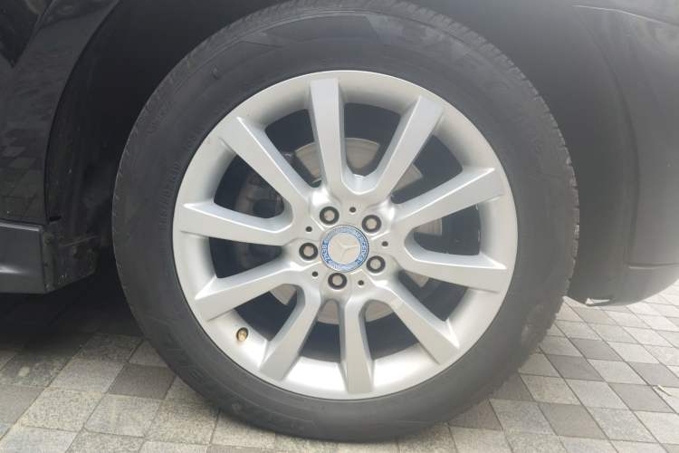 Used Mercedes-Benz M-Class 2010 ML 350 4MATIC Luxury Model Right Front Wheel Hub