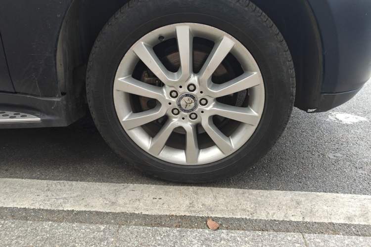 Used Mercedes-Benz M-Class 2010 ML 350 4MATIC Luxury Special Edition Right Front Wheel Hub