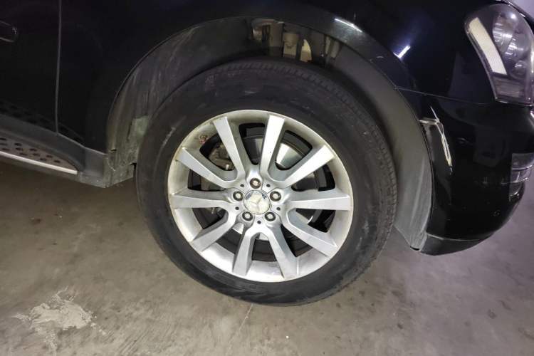 Used Mercedes-Benz M-Class 2010 ML 350 4MATIC Luxury Model Right Front Wheel Hub