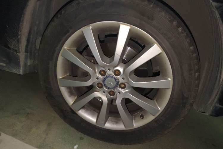Used Mercedes-Benz M-Class 2010 ML 350 4MATIC Luxury Special Edition Right Front Wheel Hub