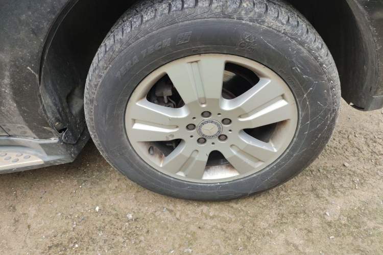 Used Mercedes-Benz M-Class 2010 ML 300 4MATIC Right Front Wheel Hub