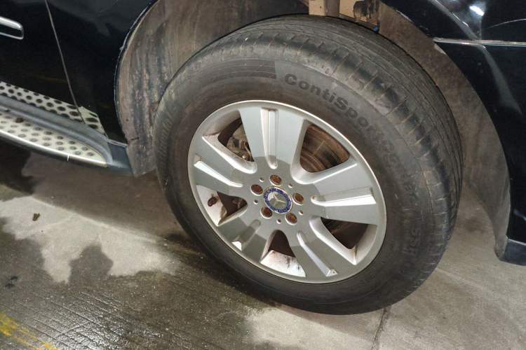 Used Mercedes-Benz M-Class 2010 ML 300 4MATIC Right Front Wheel Hub
