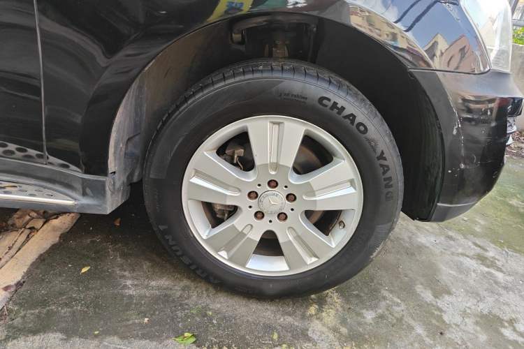Used Mercedes-Benz M-Class 2010 ML 300 4MATIC Right Front Wheel Hub