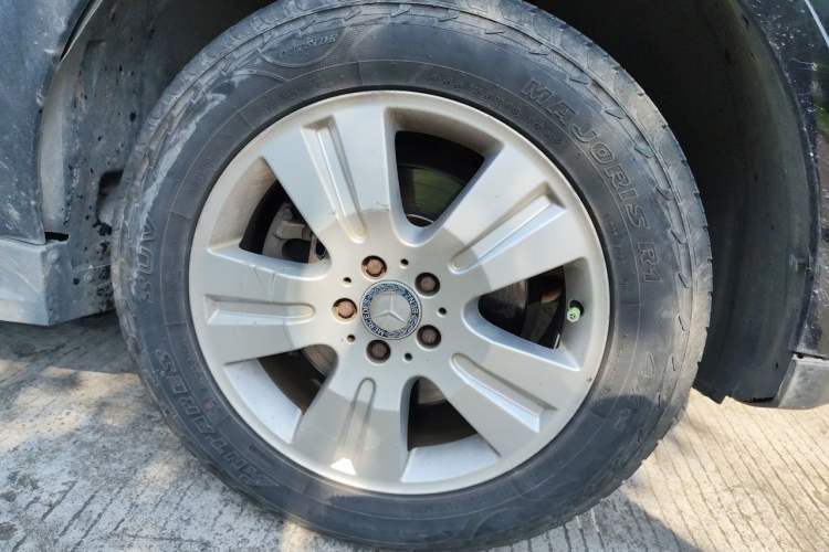 Used Mercedes-Benz M-Class 2010 ML 300 4MATIC Right Front Wheel Hub