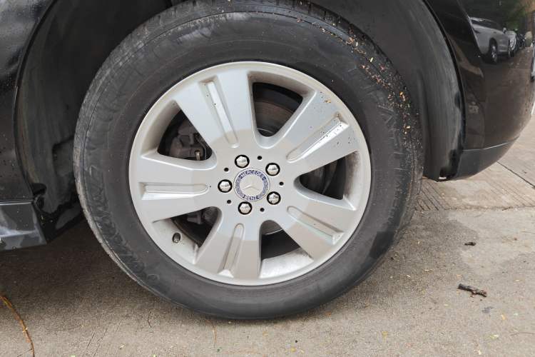 Used Mercedes-Benz M-Class 2010 ML 300 4MATIC Right Front Wheel Hub
