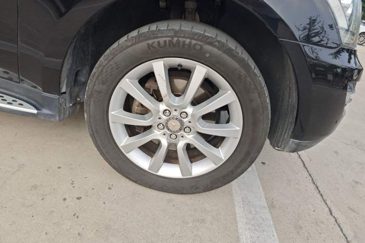 Used Mercedes-Benz M-Class 2010 ML 350 4MATIC Luxury Model Right Front Wheel Hub