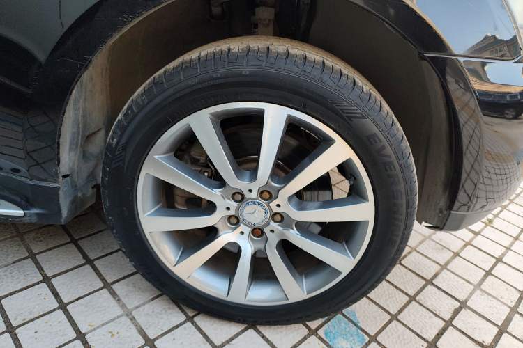 Used Mercedes-Benz M-Class 2010 ML 500 4MATIC Special Edition Right Front Wheel Hub