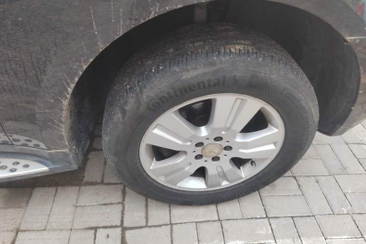 Used Mercedes-Benz M-Class 2010 ML 300 4MATIC Right Front Wheel Hub