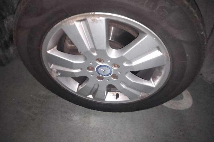 Used Mercedes-Benz M-Class 2010 ML 300 4MATIC Right Front Wheel Hub