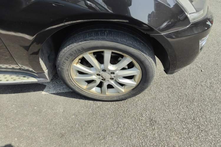 Used Mercedes-Benz M-Class 2010 ML 350 4MATIC Luxury Special Edition Right Front Wheel Hub