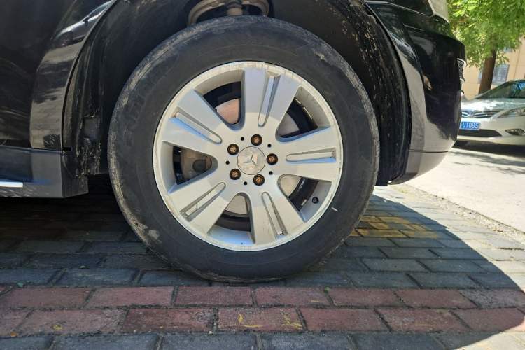 Used Mercedes-Benz M-Class 2010 ML 300 4MATIC Right Front Wheel Hub