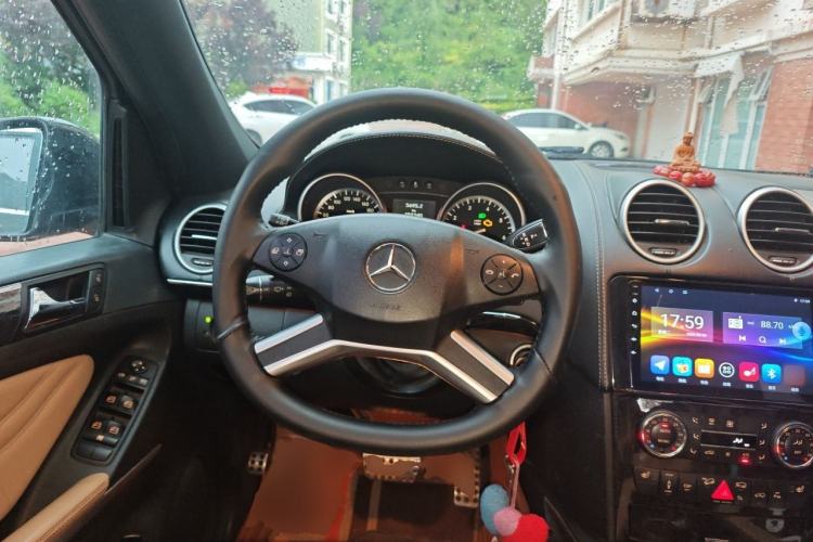 Used Mercedes-Benz M-Class 2010 ML 350 4MATIC Luxury Special Edition Steering Wheel