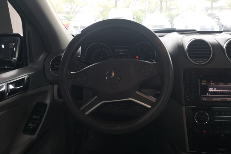 Used Mercedes-Benz M-Class 2010 ML 350 4MATIC Luxury Model Steering Wheel