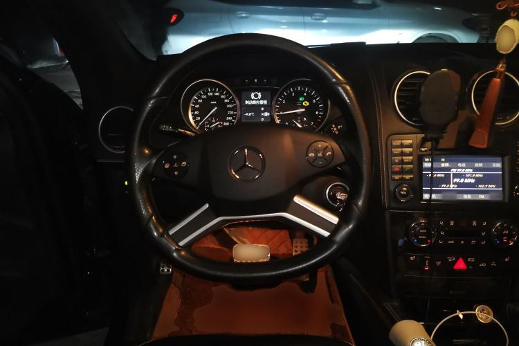 Used Mercedes-Benz M-Class 2010 ML 350 4MATIC Luxury Model Steering Wheel