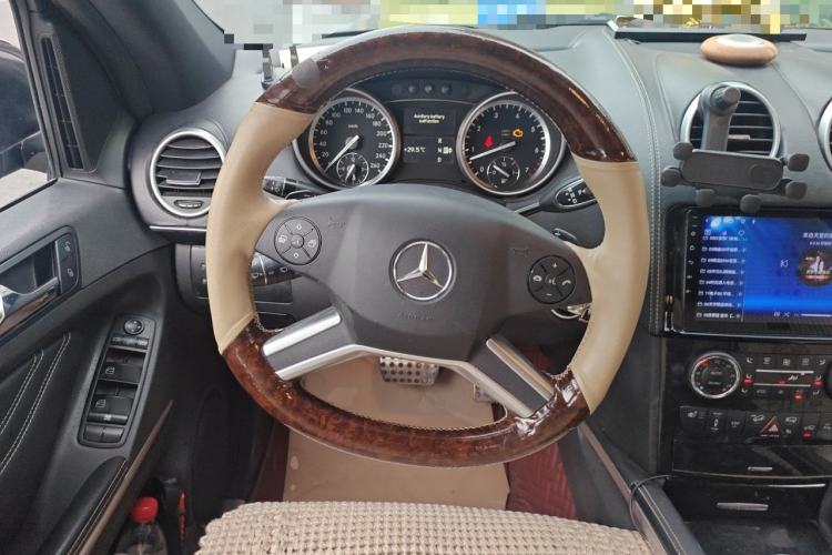 Used Mercedes-Benz M-Class 2010 ML 350 4MATIC Luxury Model Steering Wheel