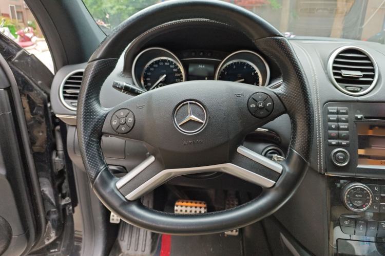 Used Mercedes-Benz M-Class 2010 ML 350 4MATIC Luxury Special Edition Steering Wheel