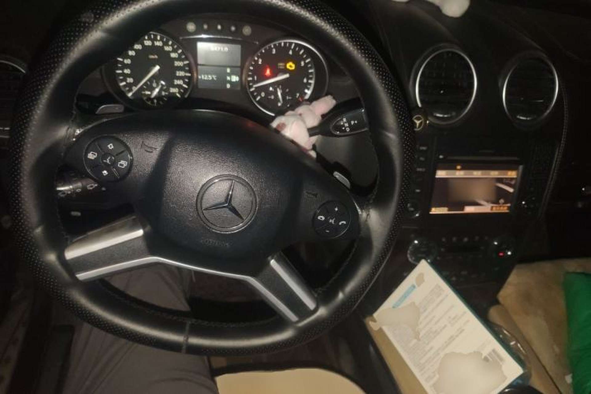 Used Mercedes-Benz M-Class 2010 ML 350 4MATIC Luxury Model Steering Wheel