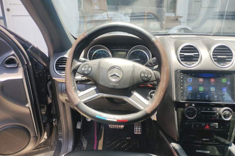 Used Mercedes-Benz M-Class 2010 ML 350 4MATIC Luxury Model Steering Wheel