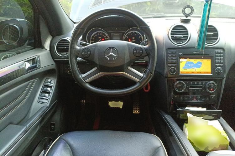 Used Mercedes-Benz M-Class 2010 ML 350 4MATIC Luxury Special Edition Steering Wheel