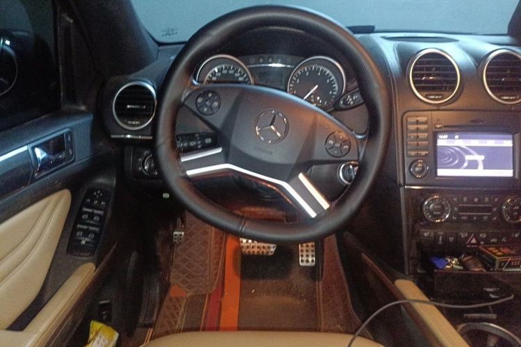 Used Mercedes-Benz M-Class 2010 ML 350 4MATIC Luxury Model Steering Wheel