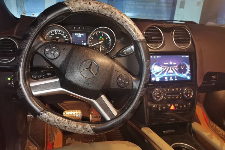 Used Mercedes-Benz M-Class 2010 ML 350 4MATIC Luxury Special Edition Steering Wheel