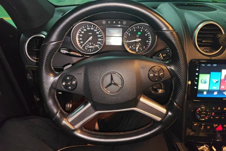 Used Mercedes-Benz M-Class 2010 ML 350 4MATIC Luxury Special Edition Steering Wheel