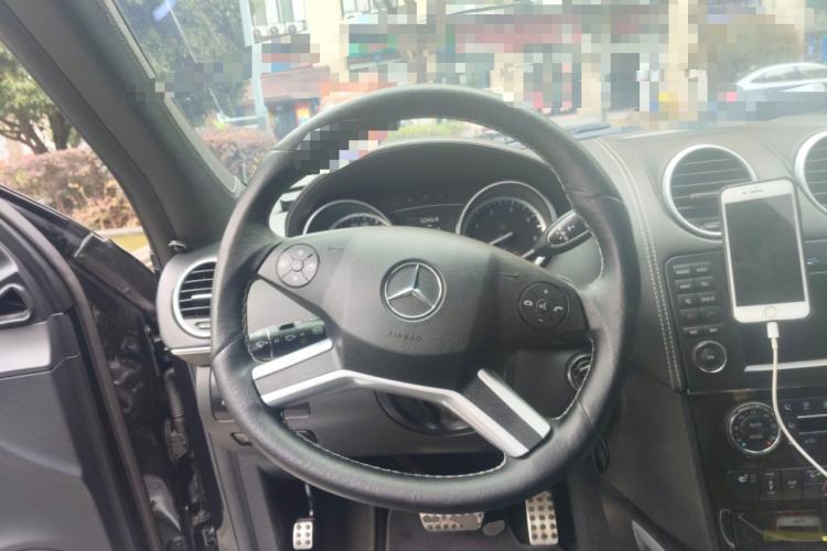 Used Mercedes-Benz M-Class 2010 ML 350 4MATIC Luxury Model Steering Wheel
