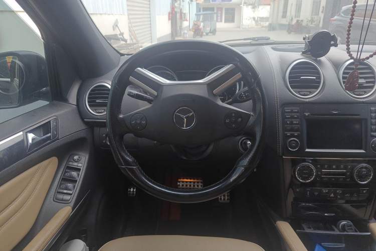 Used Mercedes-Benz M-Class 2010 ML 350 4MATIC Luxury Model Steering Wheel