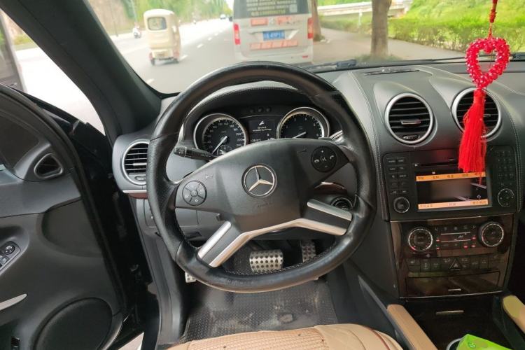 Used Mercedes-Benz M-Class 2010 ML 350 4MATIC Luxury Model Steering Wheel
