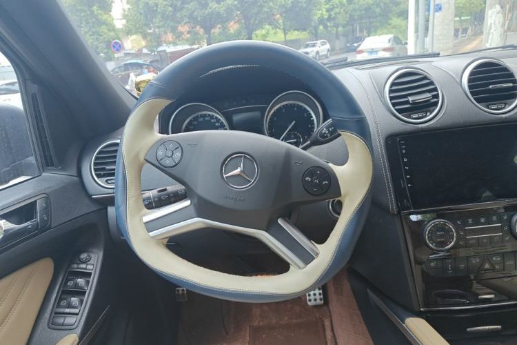 Used Mercedes-Benz M-Class 2010 ML 350 4MATIC Luxury Special Edition Steering Wheel