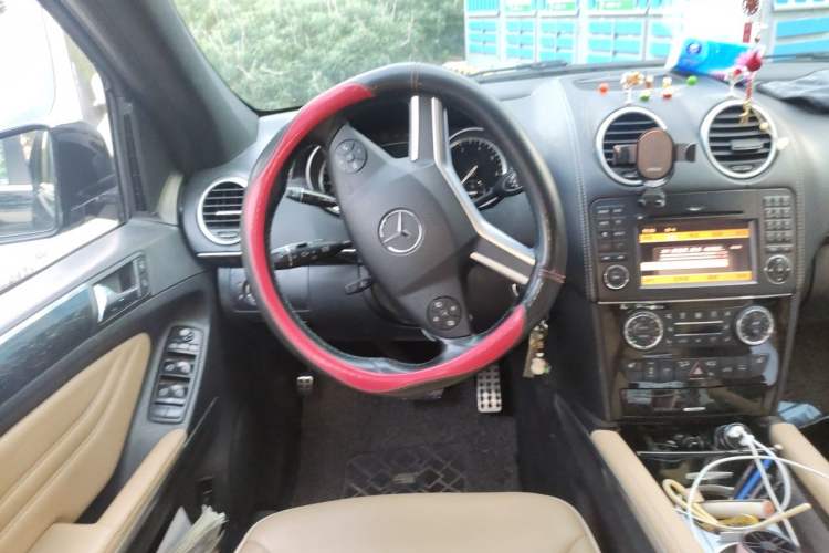 Used Mercedes-Benz M-Class 2010 ML 350 4MATIC Luxury Special Edition Steering Wheel